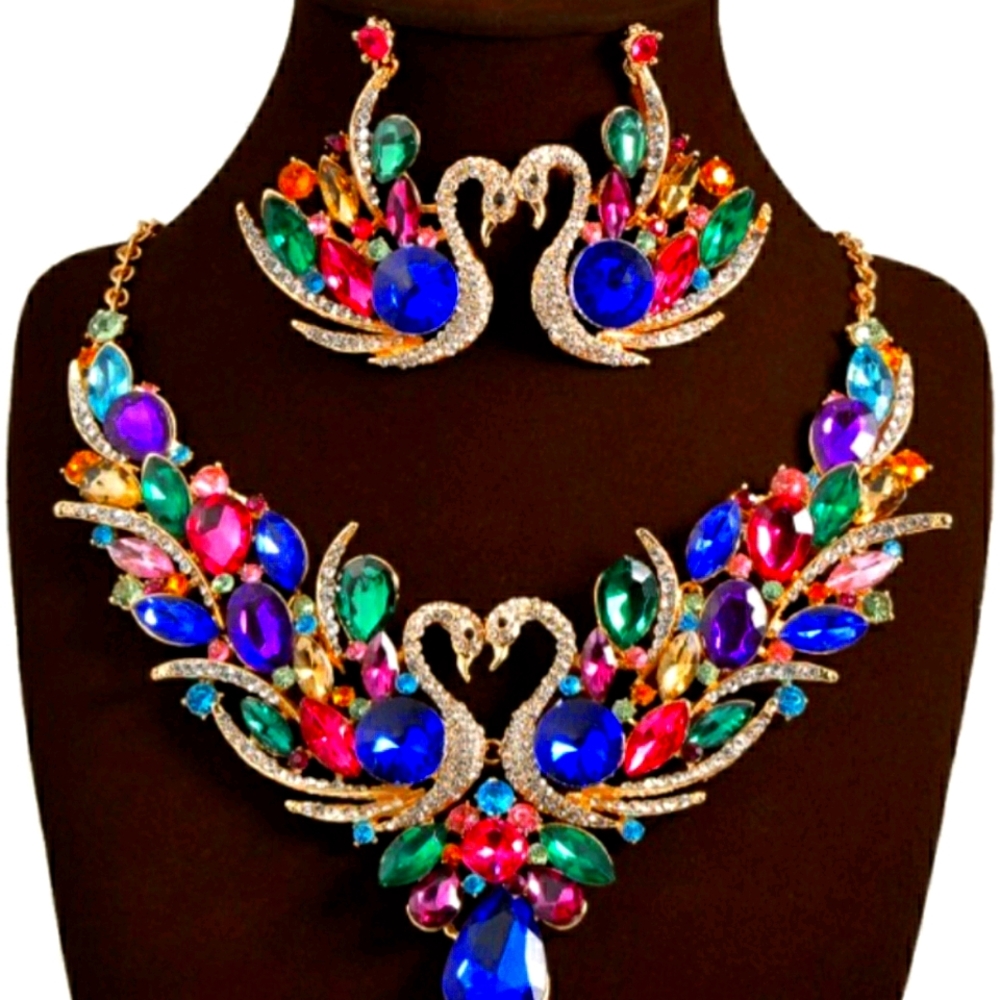 Stunning Swan Necklace and Earrings